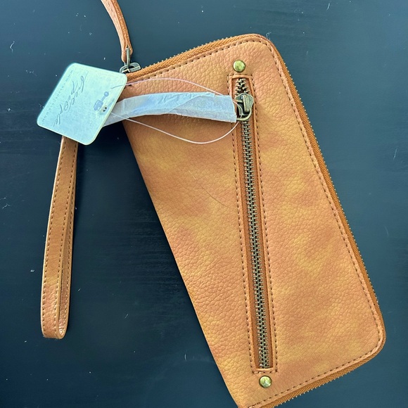 FREE PEOPLE - NWT Vegan Leather Wallet Wristlet - Picture 3 of 3